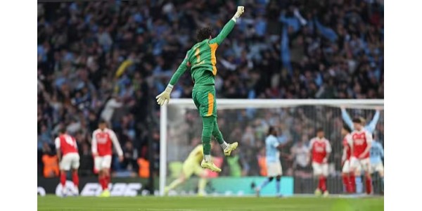 Traffords tre redninger på rad sikrer Manchester Citys niende ligacuptittel